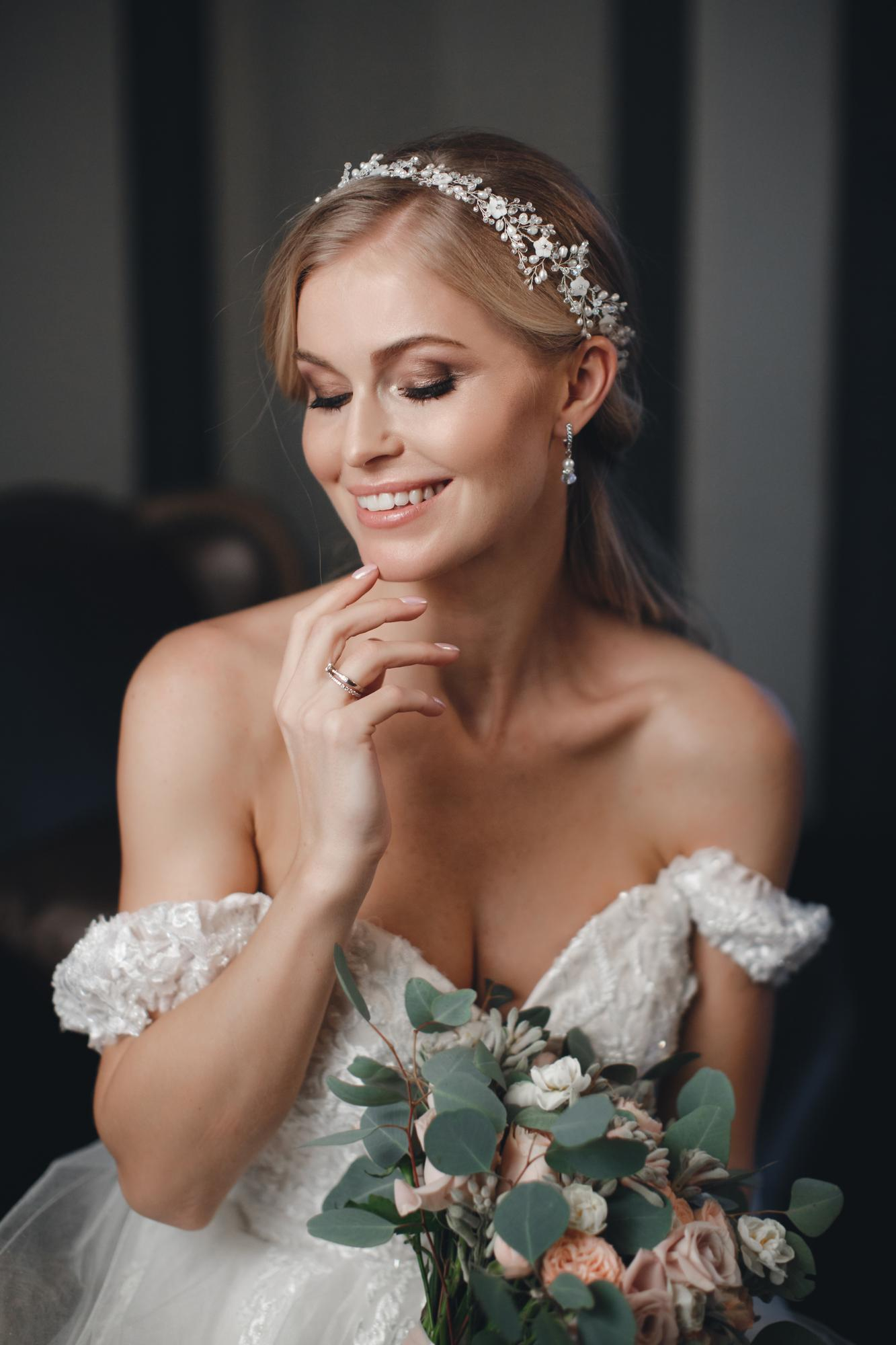 Noiva com tiara e bouquet